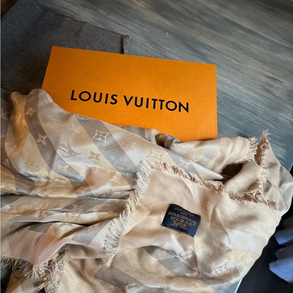 Louis Vuitton Beige and Gold Scarf